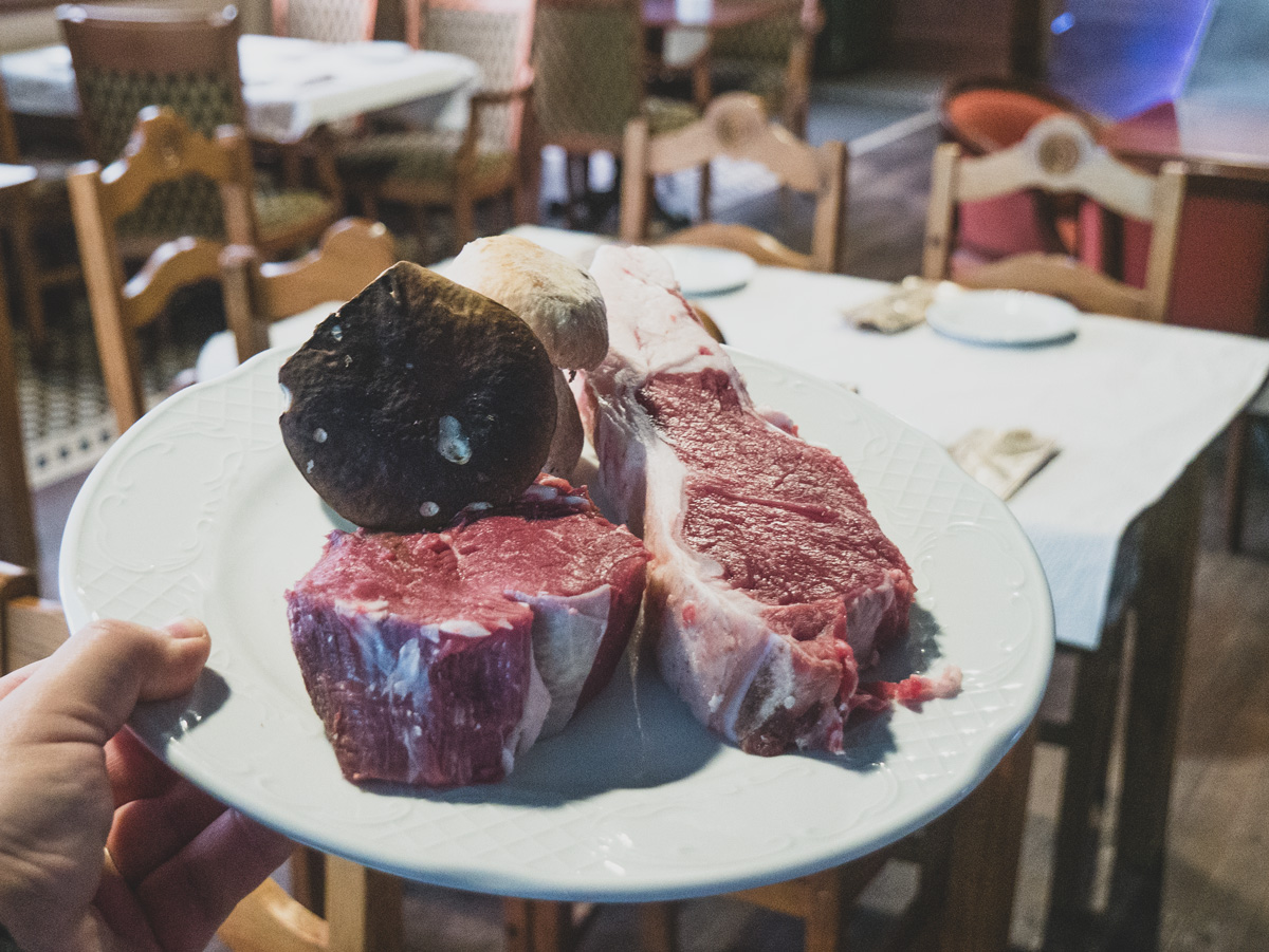 Comer carne de ternera solomillo entrecot chuleton Mondariz Balneario Galicia